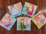 جانماز مخمل دخترانه طرح نام مبارک امام علی (ع) 😍 | جیبی | دو تکه | تنوع طرح های فانتزی جذاب | تک و عمده - Image 5