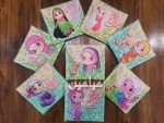 جانماز مخمل دخترانه طرح نام مبارک امام علی (ع) 😍 | جیبی | دو تکه | تنوع طرح های فانتزی جذاب | تک و عمده - Image 2