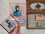 پک فرهنگی شهدا 🌺 | دفترچه و جانماز مخمل ، چفیه ، قرآن نیم لقمه ، عطر حرم ، مهر تربت دخیل و تسبیح تربت | بهمراه باکس چوبی شیک | تک و عمده - Image 6