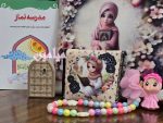 پک فرهنگی دخترانه میامین ویژه ماه مبارک رمضان ❤️ | کیف ملزومات ، کتابچه مدرسه نماز ، مهر تربت دخیل ، تسبیح فرشته 33 تایی ، جانماز جیبی مخمل و قرآن نیم لقمه رنگی | تک و عمده - Image 4