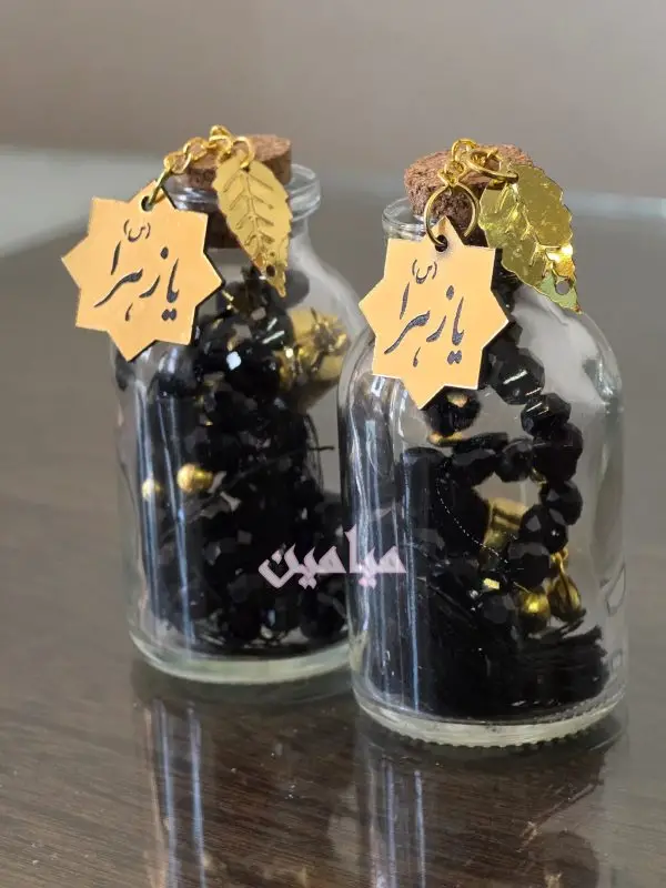 گیفت تسبیح مشکی فاطمیه 🖤| مدل شیشه دار | جنس مهره کریستالی | 33 تایی | با پلاک طلایی نام مبارک حضرت زهرا | تک و عمده