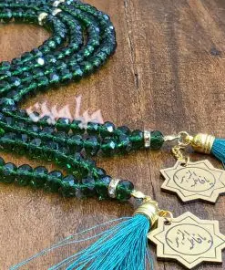 تسبیح کریستالی سبز فاطمیه 💚 | ریشه دار و پلاک دار | در دو مدل تسبیح 33 تایی و 100 تایی دارای پلاک طلایی نام مبارک حضرت زهرا | تک و عمده