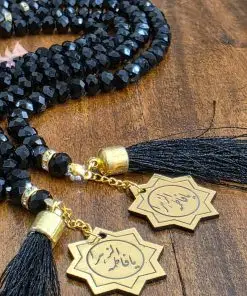 تسبیح کریستالی مشکی فاطمیه 🖤| ریشه دار و پلاک دار | در دو مدل تسبیح 33 تایی و 100 تایی دارای پلاک طلایی نام مبارک حضرت زهرا | تک و عمده