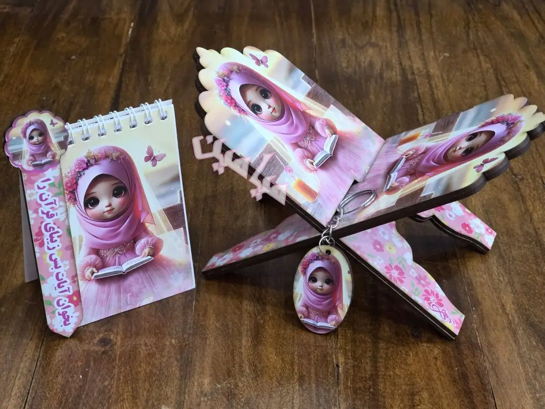 پک 4 قلم قرآنی کودکانه ❤️| دخترانه و پسرانه | رحل ، دفترچه ، جاسوئیچی و نشانگر | چوبی | تنوع طرح های جذاب | تک و عمده