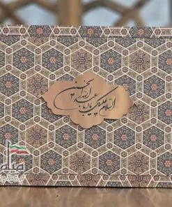 پک متبرک اقتصادی حرم امام حسین (ع) 💖 | دارای باکس چوبی طرح دار | شامل نگین انگشتری سنگ متبرک حرم ، خاک تربت ، مهر و تسبیح تربت ، شیشه نبات و گل محمدی | تک و عمده